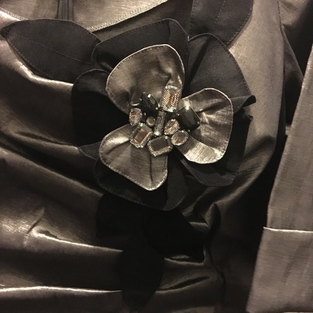 Top - Picture 2 of 2